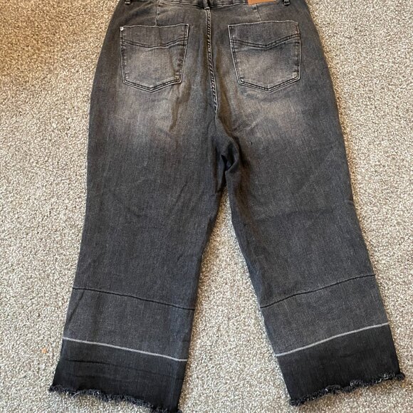 JUDY BLUE HIGH WAIST WIDE RELEASE HEM CROP JEAN - GREY SZ 16W - Picture 3 of 6